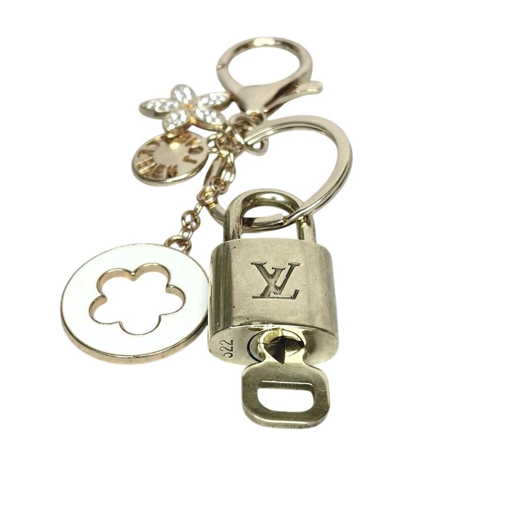 Louis Vuitton Lock & Key Set #322 w/ a Clover Charm Keychain